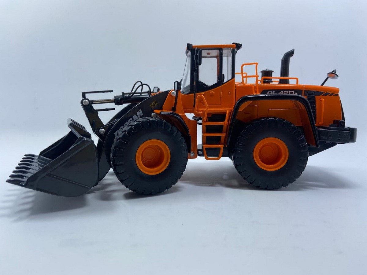 【新品未開封】超希少DOOSAN DL420A ホイールローダー 1/40模型 1/40 Scale DOOSAN DL420A Wheel Loader Diecast Model