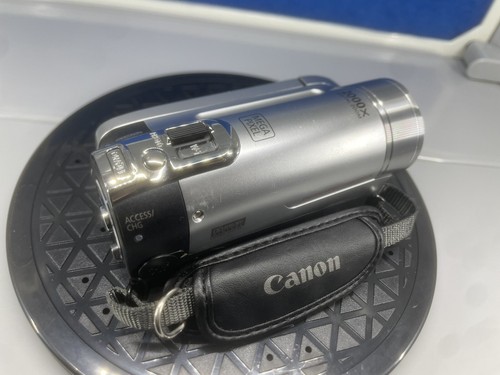 CANON FS100 Digital Camcorder Camera 45x 2000x Zoom 2.7" LCD With Memory Card - Picture 3 of 10