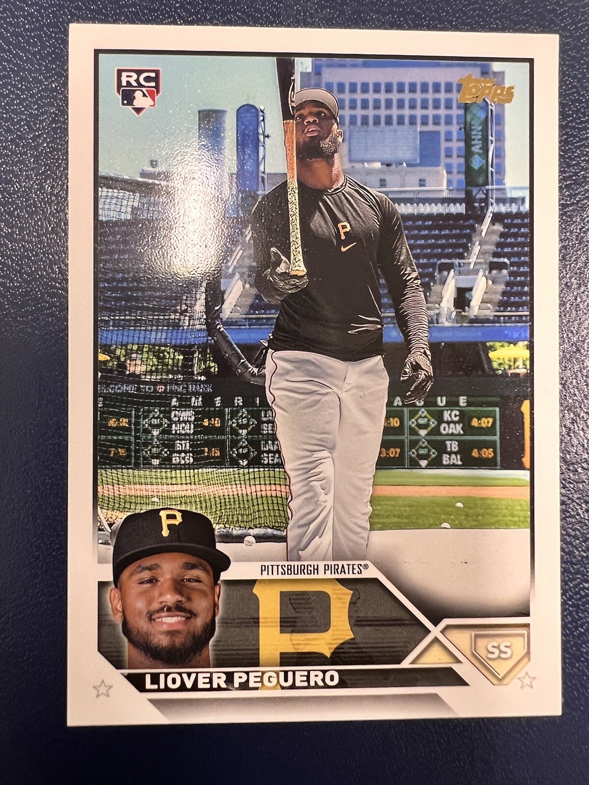 2023 Topps Series 1 Liover Peguero RC GOLDEN MIRROR Image Variation SSP #238 Min