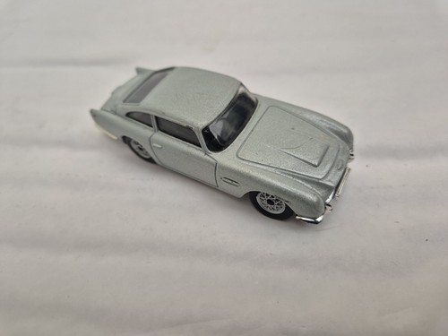 Corgi Clásico 8CM James Bond 007 Aston Martin DB5 Juguete Metálico Coche - Imagen 2 de 4