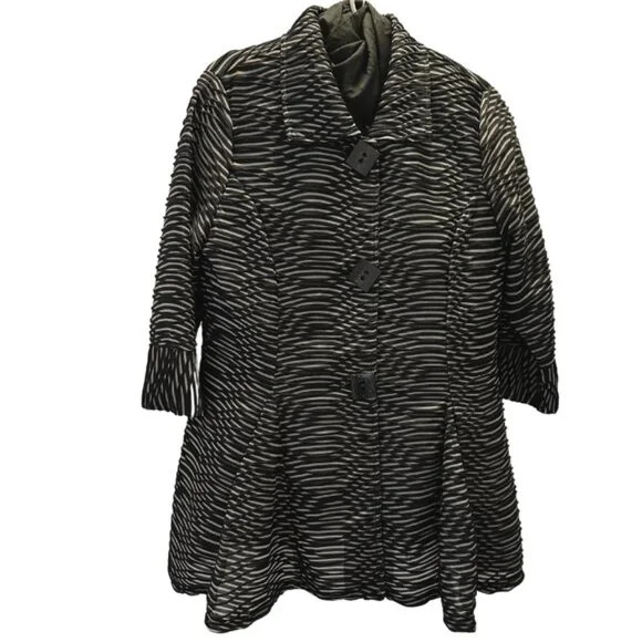 Fashionable Button Down Light Jacket in Black and… - image 2