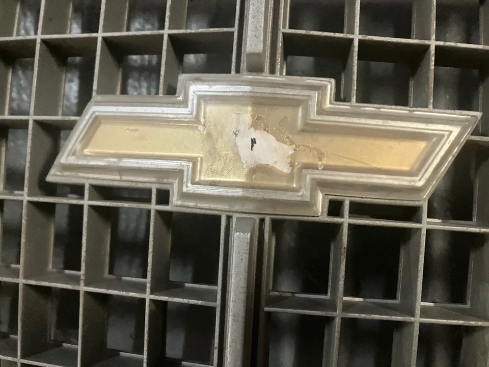 Chevrolet Impala 80 parrilla usada 14008766 Foto 4 de 4