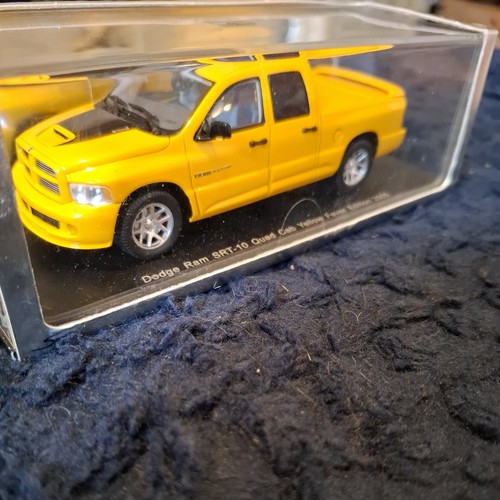 Spark S0871 Dodge Ram SRT-10 Quad Cab Yellow Fever Edition 2005 1.43 - Bild 4 von 9