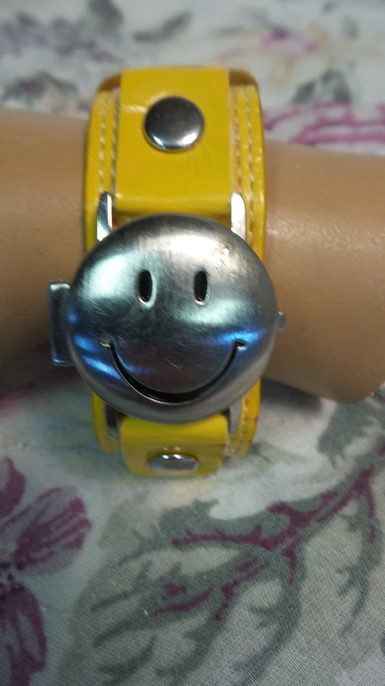 De Colección '70 Accutime Watch Co Cuarzo AMARILLO Happy FACE Cubierta con Bisagras BATERÍA NUEVA Foto 4 de 4