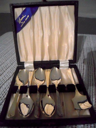 Sheffield England Antique Silver plate Fruit Spoons Raimond Fabric & Felt Lining - Picture 5 of 6