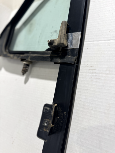 1992-1996 Ford F150 F250 F350 RIGHT PASSENGER FRONT VENT SMOKE WINDOW OEM - Picture 4 of 9