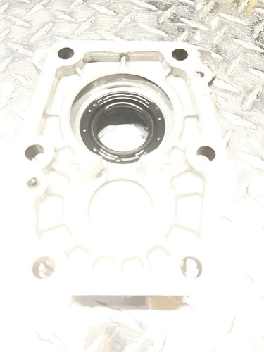 Kubota BX1500 BX1800 BX1830 BX2200 BX2230 Rear Pto Cover & Seals HK250-11210 - Picture 6 of 7