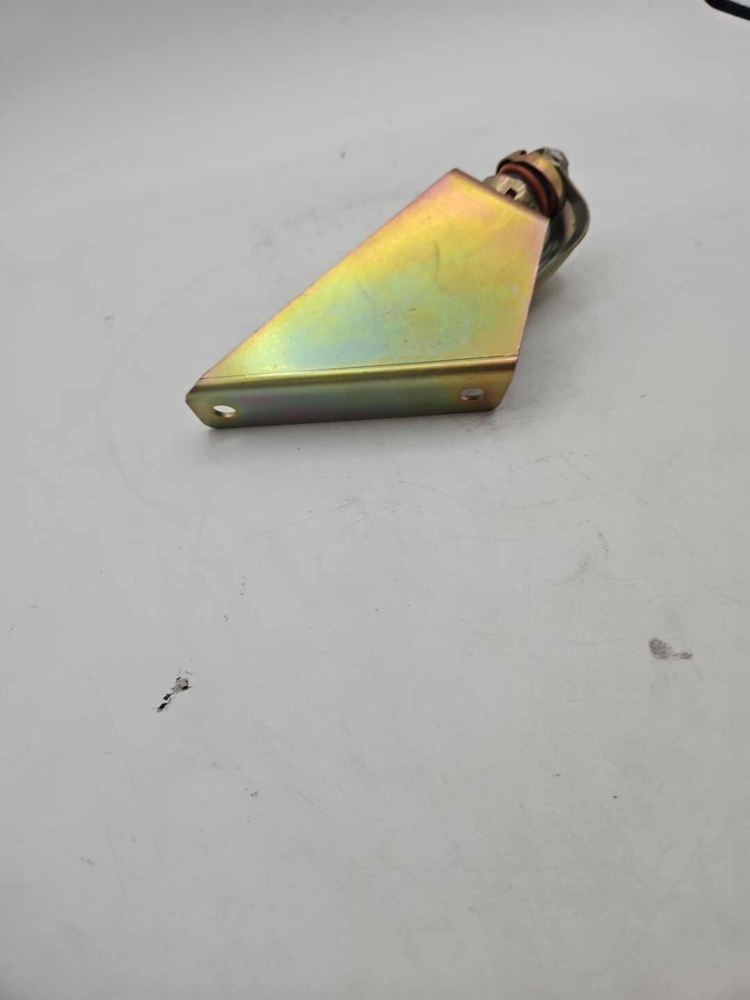 BENTLEY RIGHT REAR SILENCER EXHAUST HANGER - UR26630