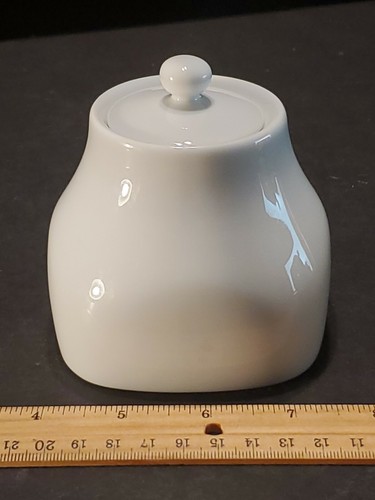Pier 1 Luminoso Blanco 4"x3.5" Cuadrado-Inferior Azúcar Cuenco con Tapa Usado en Excelente Condición - Imagen 12 de 12
