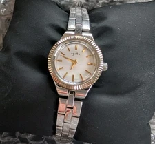 agete Women's Quartz Watch Jagged bezel design! Silver metal