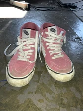Women’s Size 7  Men’s 5.5- VANS Old Skool Classics PINK