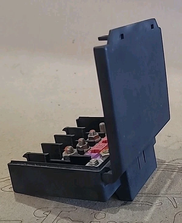 2004 - 2008 Chrysler Crossfire Coupe Fuse Box Junction Block - Изображение 4 из 4