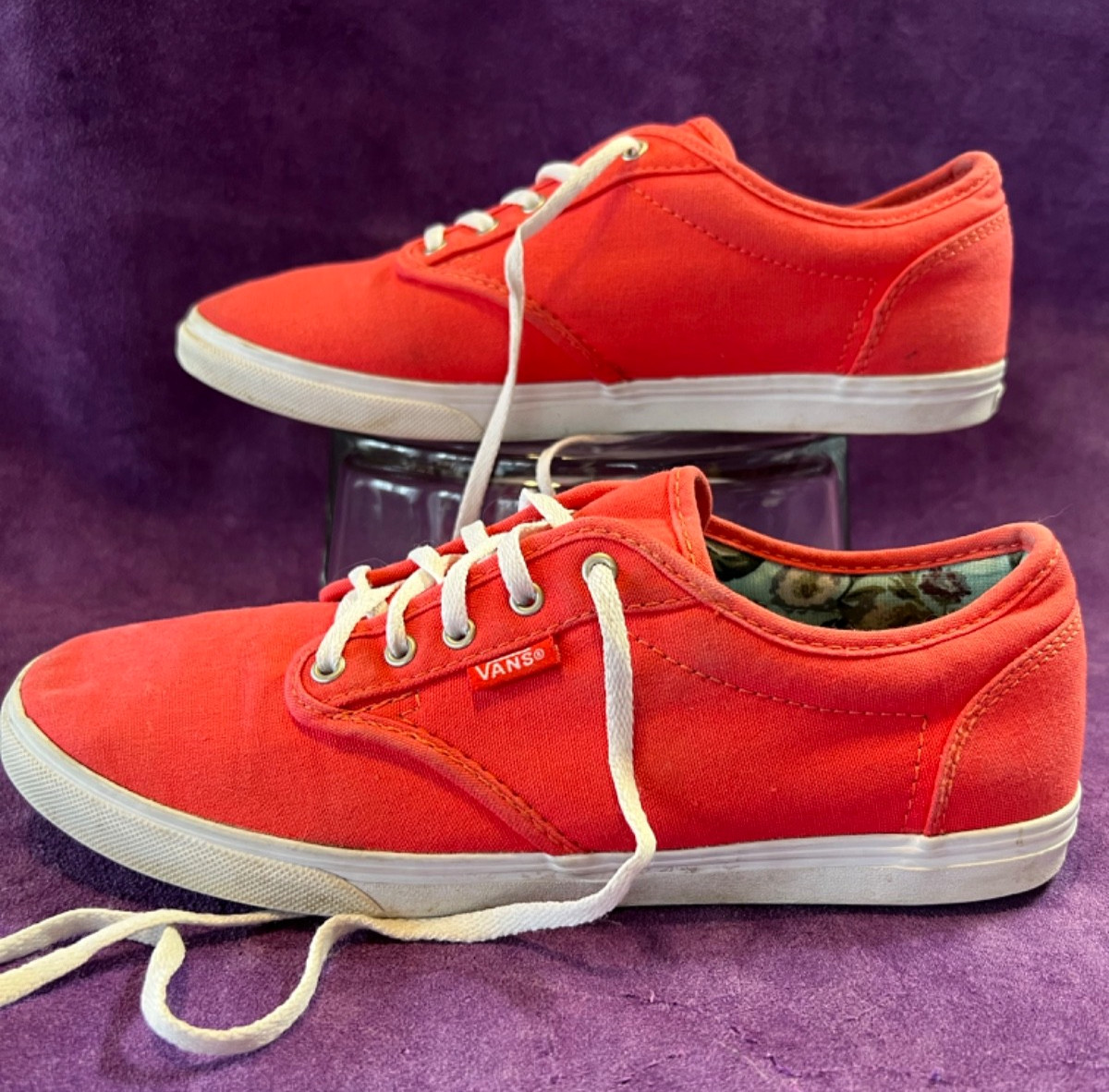 VANS OFF THE WALL - WOMENS SIZE 8.5 - TENNIS SHOE - PINK - C