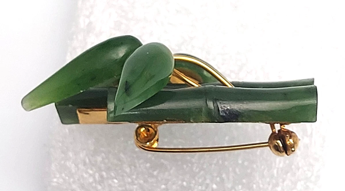Vintage Jade Bambus Brosche grüne Jade geschnitzt Goldton Asien Design