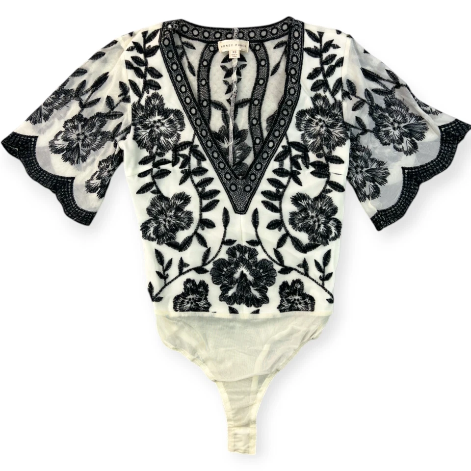 Body para mujer Honey Punch talla XS beige malla negro floral bordado cuello en V Foto 3 de 4