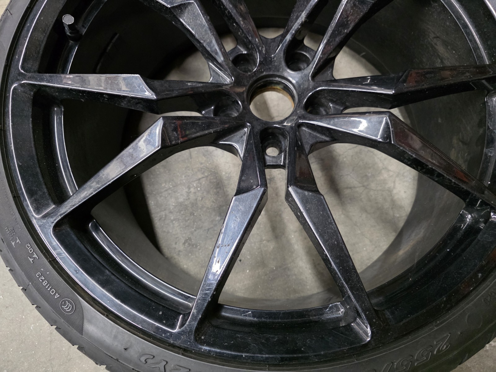 LAMBORGHINI AVENTADOR DIONE LP700 LP720 FRONT WHEEL RIM OEM 470601017T TIRE .