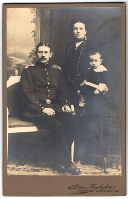Photography studio Heydecker, Hamburg, Kaiser-Wilhelmstraße 46, uniformed S 