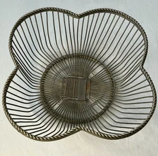 Silver Tone Clover Shaped Wire Fruit Basket~8” Wide x 3.25” High~Clean & Strong