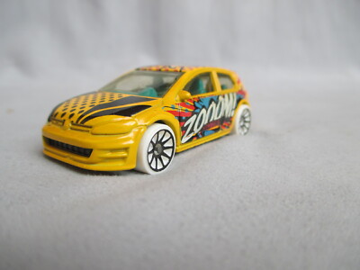 Hot Wheels Volkswagen Golf gelb MK7 DJF83 Art Cars 2016 Maßstab 1:64,L=6,5 cm