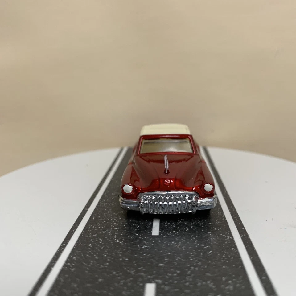 CUSTOM Yatming #8904 1950 Buick Roadmaster conversível vermelho escuro com parte superior branca  - Imagem 4 de 4