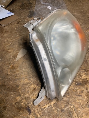 2004 SUZUKI xl7 GRAND VITARA DRIVERS LEFT HEADLIGHT ASSESMBLY LENS BULBS - Picture 5 of 5