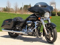 2017 Harley-Davidson FLHX Street Glide 107 Motor $48 Week We Ship Across Canada