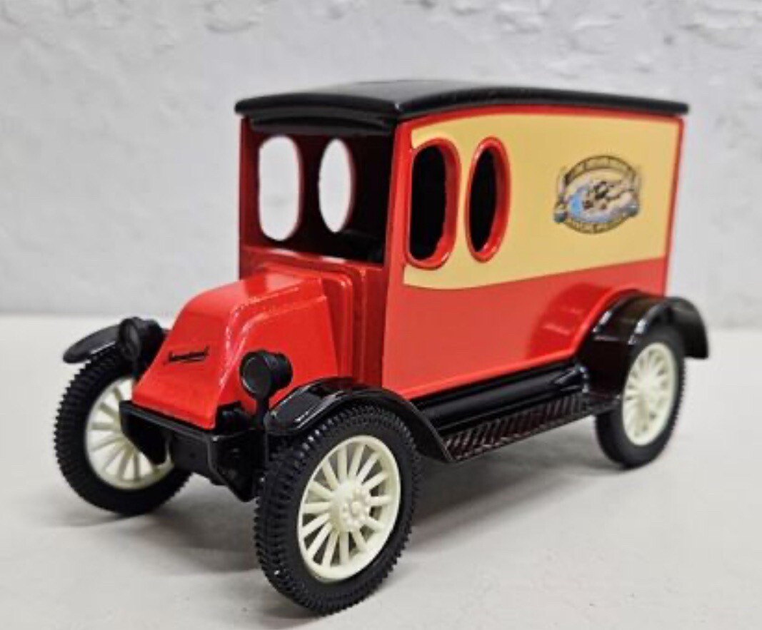 1920 INTERNATIONAL CASE IH CHRISTMAS TRUCK BANK. SCALE MODELS eBay