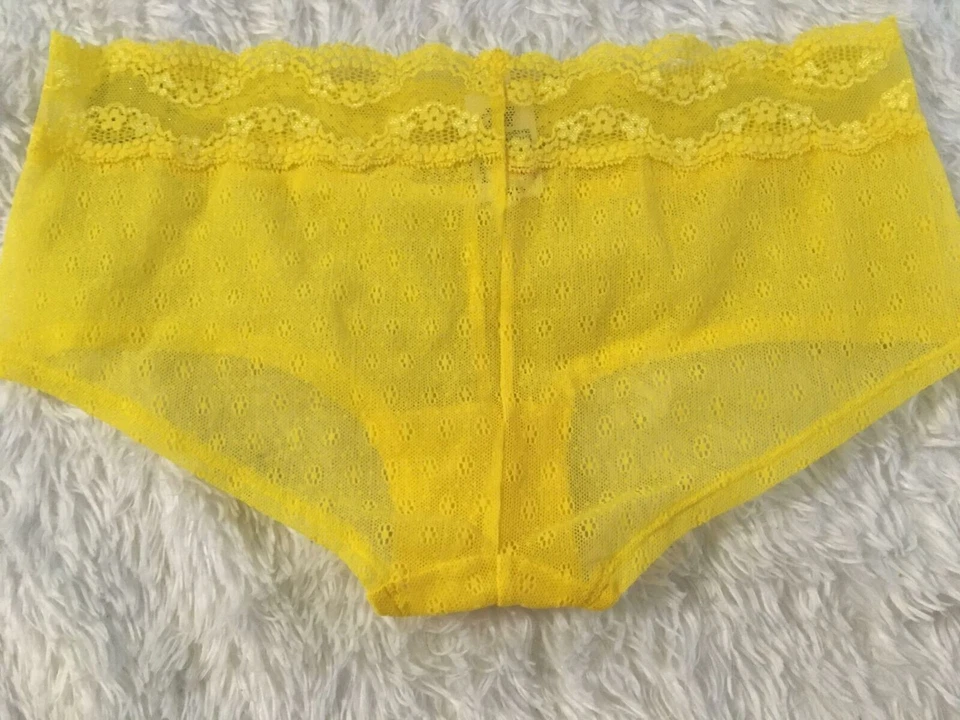 Calcinha de renda amarela vintage L VICTORIA'S SECRET ROSA STRASS Peace Sign Boyshort - Imagem 2 de 4