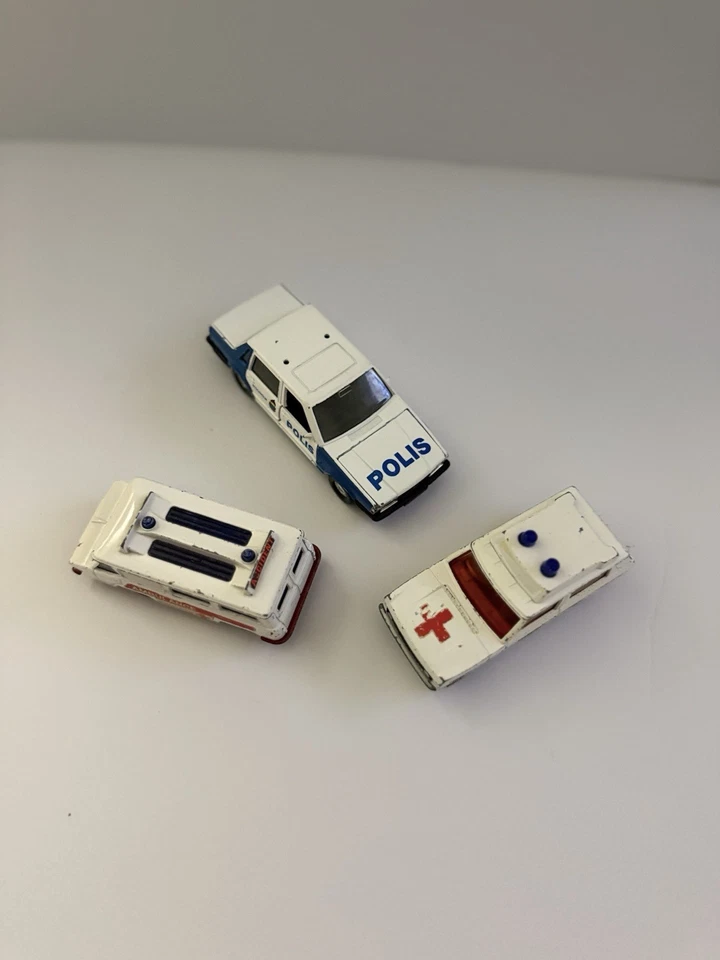 VINTAGE CORGI TOYS WHIZZWHEELS AMBULANCE VIGILANT RANGE ROVER Polis Car Lot - Image 3 of 4