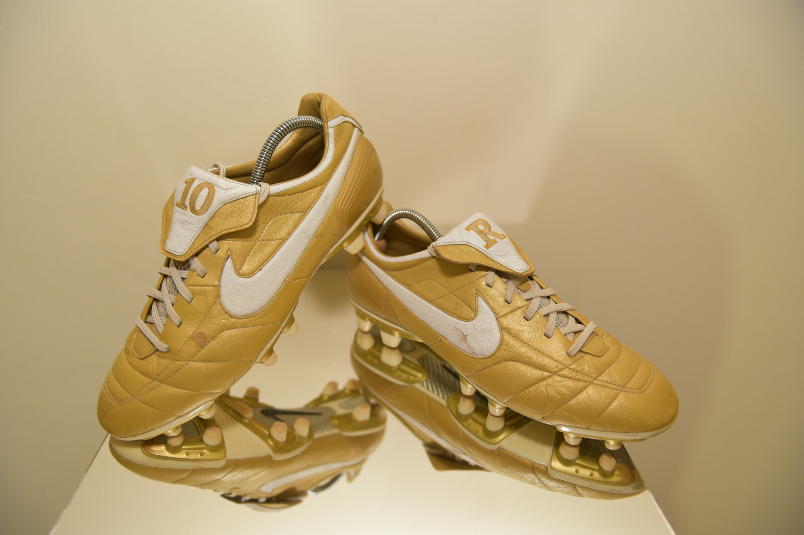 nike tiempo ronaldinho gold