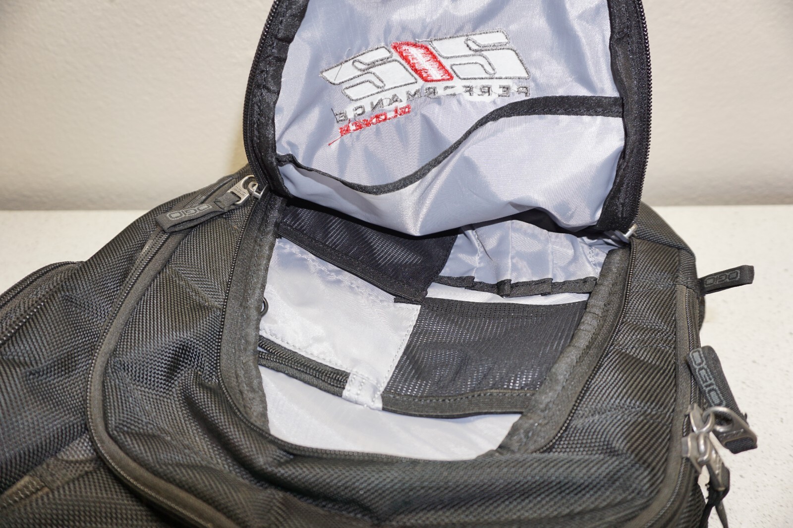 OGIO Backpack black 212 performance gloves - image 7