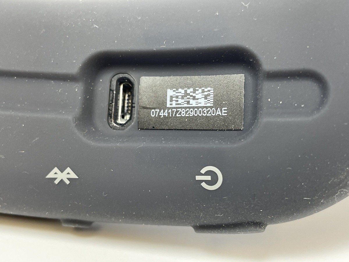 Bose SoundWear Companion Neck Speaker Model 422914 In Good Bose SoundWear Companion Neck Speaker Model 422914 In Good