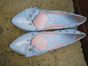 baby blue kitten heel shoes