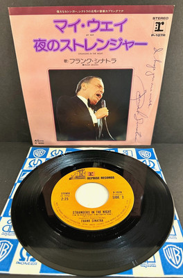 1976 Frank Sinatra Strangers In The Night/My Way 45 Record Signed w/ Inscription