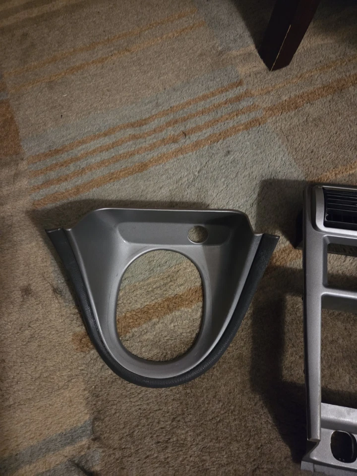 03 04 Ford Mustang Mach 1 fabricante de equipamento original 5 velocidades câmbio manual bota moldura prata J20 - Imagem 2 de 2