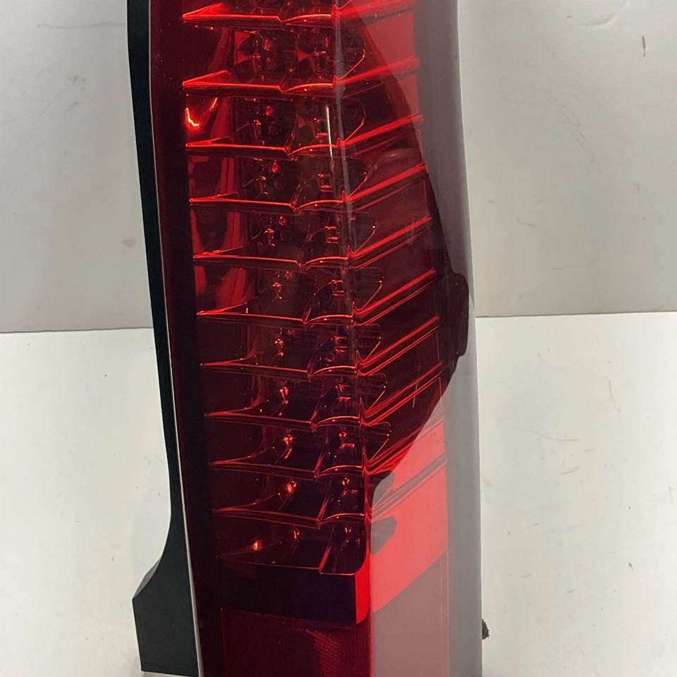 Cadillac SRX 2004-2009 LED lado derecho pasajero luz trasera exterior OEM 25763468 Foto 4 de 4