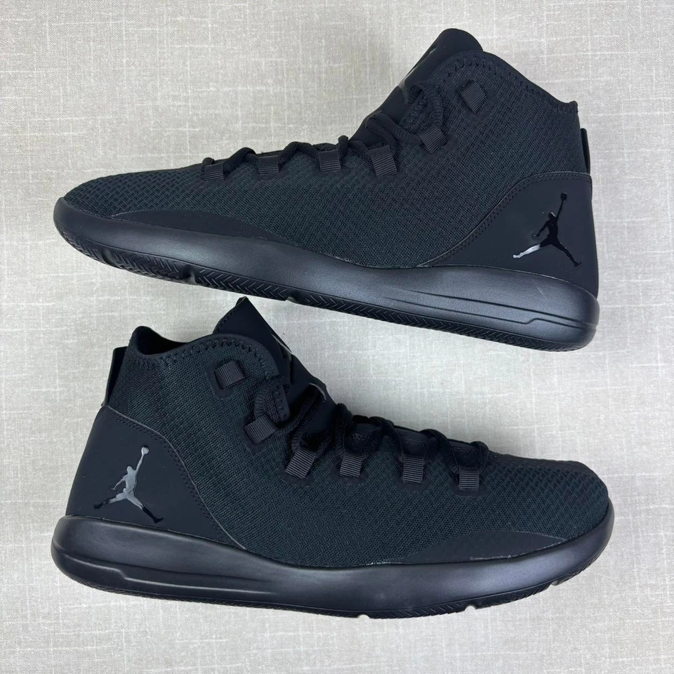 👣 Jordan Reveal 2019 'Triple Black' 13M Foto 2 de 4
