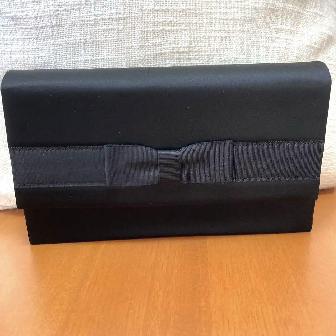 Borsa pochette Yves Saint Laurent semplice e carina