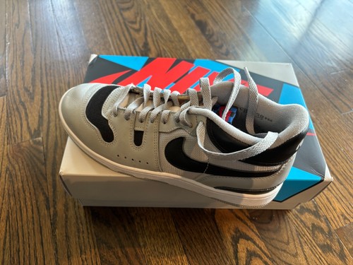 Men's Size 9 Nike Attack Q5 SP - Black/Gray. BARELY USED!