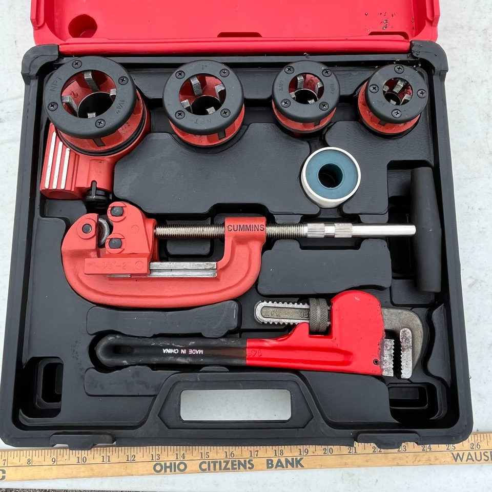 Cummins Manual Ratchet Pipe Threader Kit Threading Dies Pipe Cutter & Wrenches - Image 2 of 4