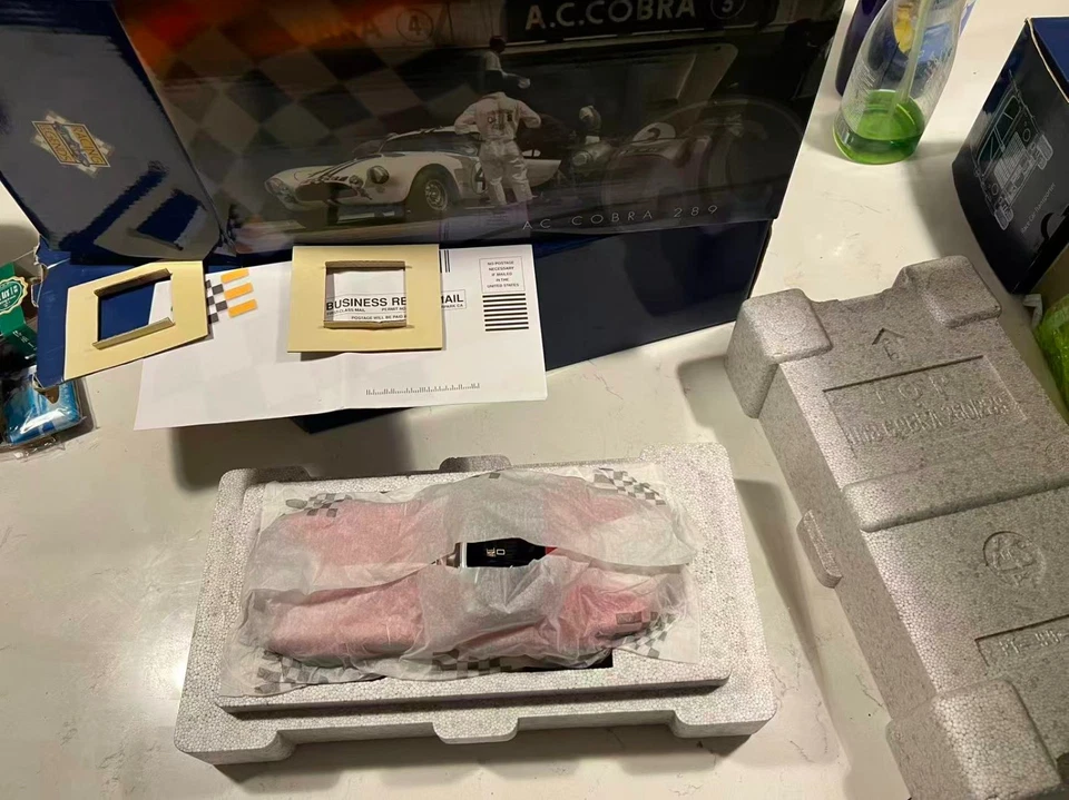 EXOTO 1963 AC Cobra "IN COMPETITION ROAD AMERICA 500" #98 1/18 - Image 3 of 4