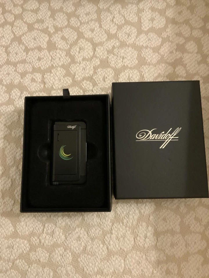 Encendedor Davidoff negro mate con caja Foto 4 de 4