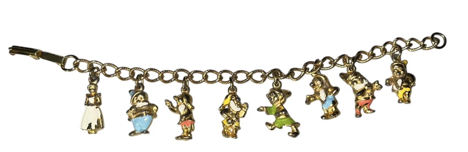 Difícil de encontrar DISNEYLAND SOUVENIR Dije Pulsera Blancanieves y Siete Enanitos alrededor de los años 50’s Foto 2 de 2