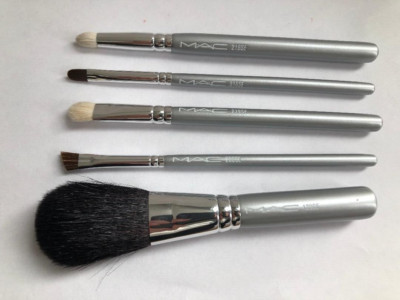 MAC 5 PIECE SILVER BRUSH SET TRAVEL SIZE