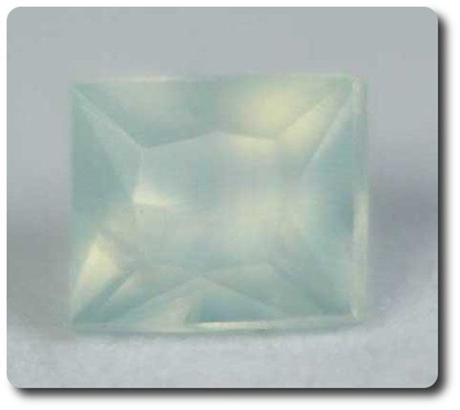 Smithsonite verte facettée 0.11 cts pour compléter un cabinet de curiosités