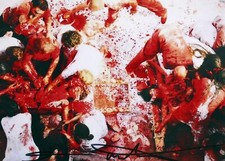 Hermann NITSCH, Aktion - Schüttung im Menschenkreis - Fotographie