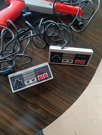 Console Nintendo Nes 2 Manettes Un Zapper Jeu Duck Hunt Notices