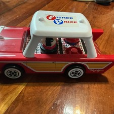 2018 Fisher Price Nifty Station Wagon Pull Toy  2 People  1 Dog