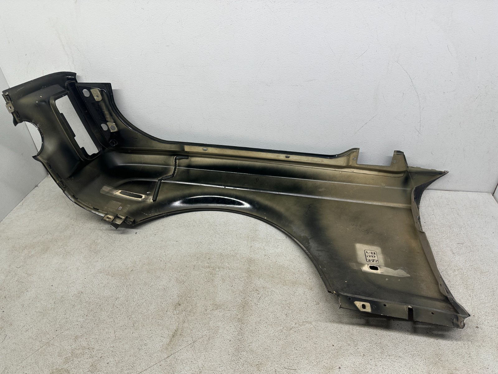 2004-2011 ROLLS ROYCE PHATOM FRONT RIGHT FENDER PASSENGER SIDE FENDER OEM Black