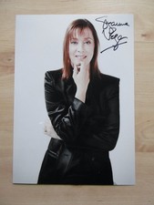 Suzanne Vega autograph signed 20x30 cm picture